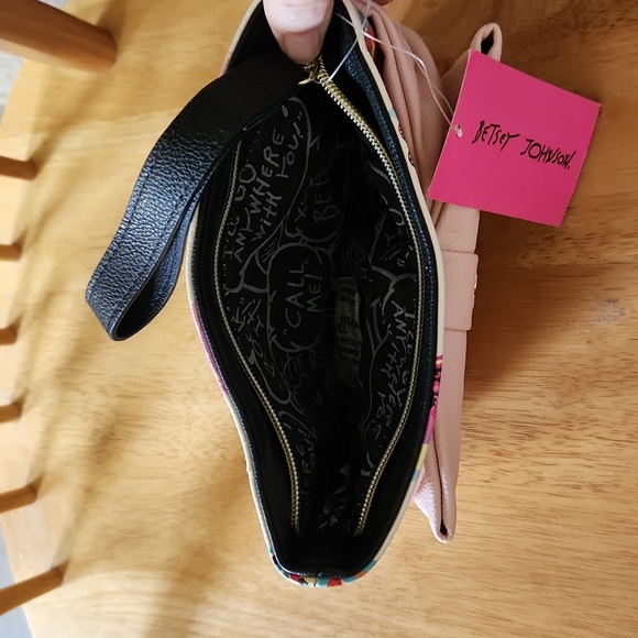 Betsey Johnson Large Bow Wristlet - Picture 2 of 2